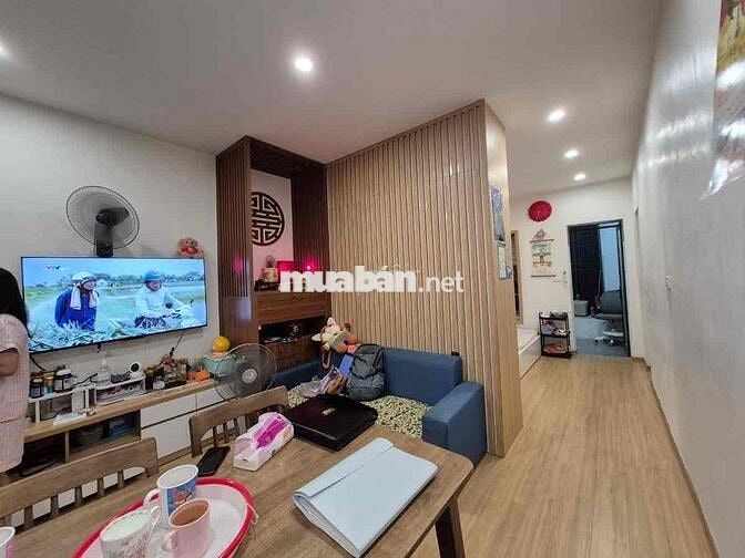 Bán nhà tập thể phố Yên Lạc nhà đẹp 2 thoáng dân trí cao ở ngay 100m t