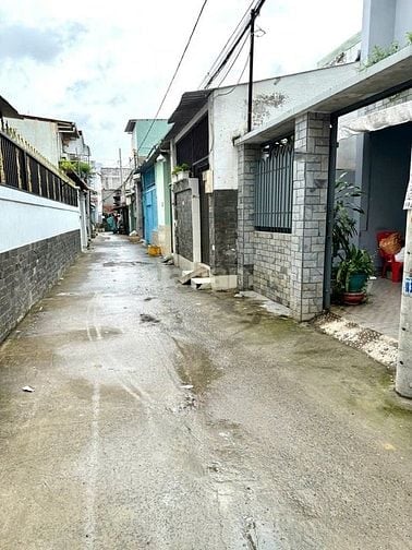 nhà q7 nở hậu 4,5x23, gần mặt tiền, sân trước sau, 2 phòng trọ riêng