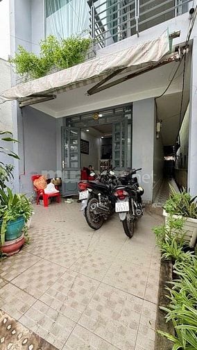 nhà q7 nở hậu 4,5x23, gần mặt tiền, sân trước sau, 2 phòng trọ riêng