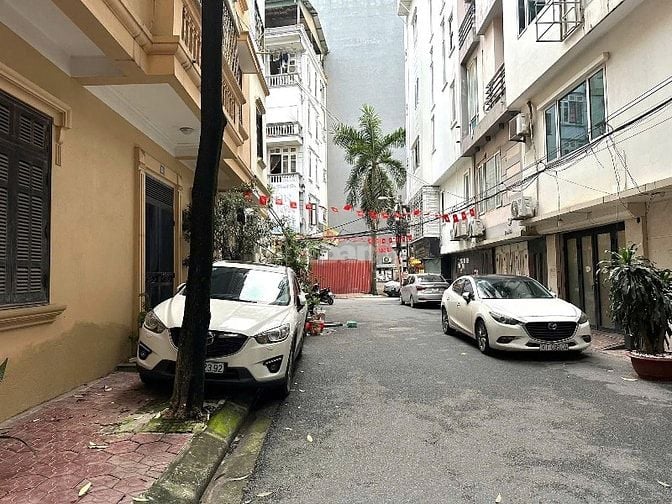 Cho thuê nhà lô góc Nguyễn Chánh Yên Hoà Trung Hoà Cầu Giấy dtsd 160m2