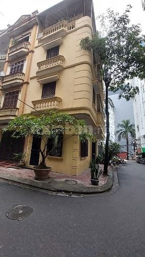 Cho thuê nhà lô góc Nguyễn Chánh Yên Hoà Trung Hoà Cầu Giấy dtsd 160m2