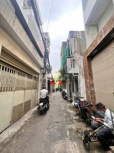 Bán nhà CMT8 6.4x17 Nở hậu 7m nhà C4 tiện xây dựng Giá: 16t8