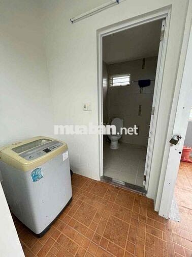 cho thuê nhà 2,5 tầng 2pn/3wc mặt tiền châu văn liêm