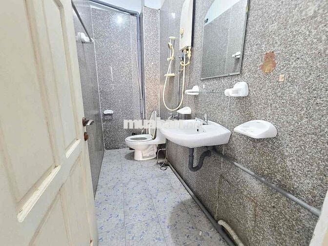 cho thuê phòng có gác rộng giá rẻ thoáng gần cầu Lê Văn Sỹ Quận 3