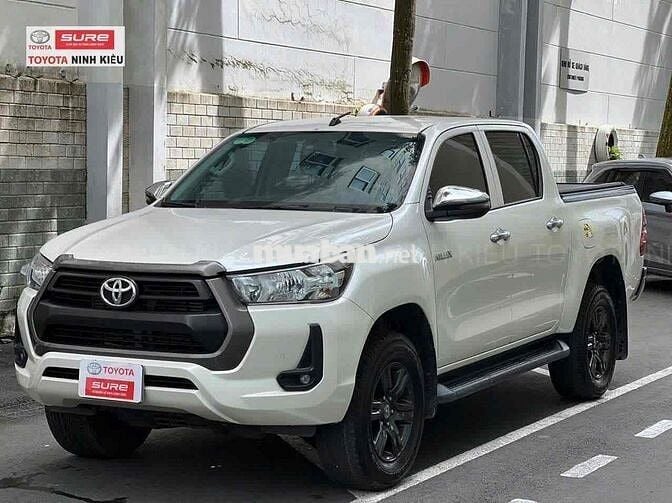 Toyota Hilux 2021 2.4E 4x2 AT -50000km 180Tr trả