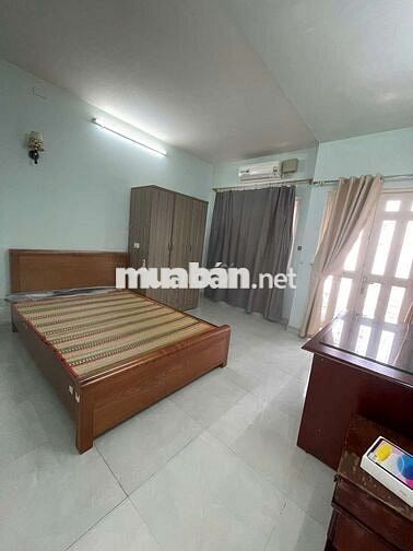 CHO THUÊ PHÒNG 25M2 CÓ NỘI THẤT VÀ BAN CÔNG HẺM 793 TRẦN XUÂN SOẠN