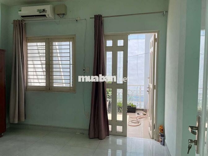 CHO THUÊ PHÒNG 25M2 CÓ NỘI THẤT VÀ BAN CÔNG HẺM 793 TRẦN XUÂN SOẠN