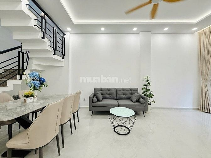 RA NHANH BÁN GẤP CĂN NHÀ Đ HOÀNG DIỆU, PHÚ NHUẬN.GẦN TRƯỜNG NGÔ TẤT TỐ