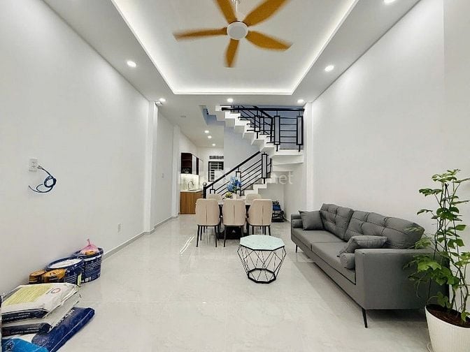 RA NHANH BÁN GẤP CĂN NHÀ Đ HOÀNG DIỆU, PHÚ NHUẬN.GẦN TRƯỜNG NGÔ TẤT TỐ