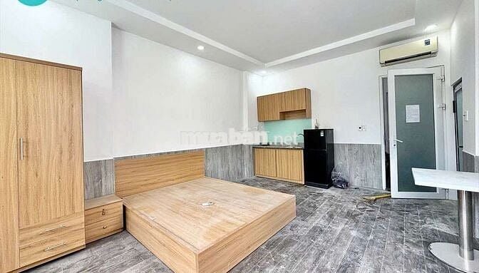 STUDIO BAN CÔNG, RỘNG 30M2, FULL NỘI THẤT, GẦN VÒNG XOAY HÀNG XANH
