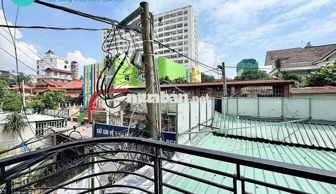 STUDIO BAN CÔNG, RỘNG 30M2, FULL NỘI THẤT, GẦN VÒNG XOAY HÀNG XANH
