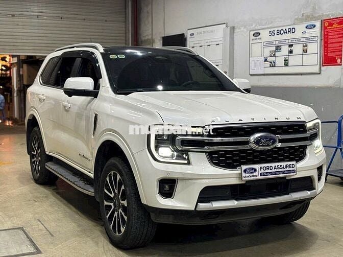 Ford Everest Platinum (bản cao nhất)