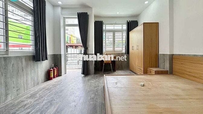 STUDIO BAN CÔNG, RỘNG 30M2, FULL NỘI THẤT, GẦN VÒNG XOAY HÀNG XANH