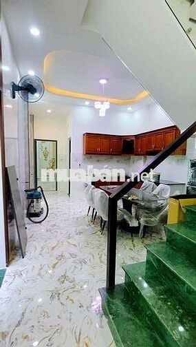 bán nhà 1 lầu 1 trệt sân xe hơi 7 chổ. TP Dĩ An