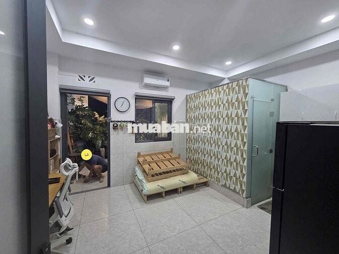 Cho thuê phòng giá rẻ, ban công ngay Điện Biên Phủ