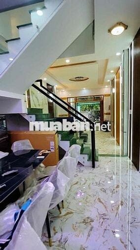 bán nhà 1 lầu 1 trệt sân xe hơi 7 chổ. TP Dĩ An