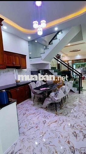 bán nhà 1 lầu 1 trệt sân xe hơi 7 chổ. TP Dĩ An