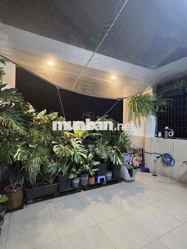 Cho thuê phòng giá rẻ, ban công ngay Điện Biên Phủ