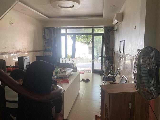 Nhà full nội thất 5x20 trệt lầu 3pn như hình