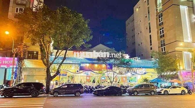 MẶT TIỀN KHỦNG GIỮA LÒNG QUẬN 1 – 20x45M – GIÁ 270TR VUÔNG VỨC