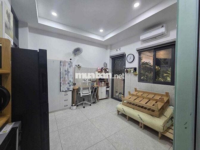 Cho thuê phòng giá rẻ, ban công ngay Điện Biên Phủ