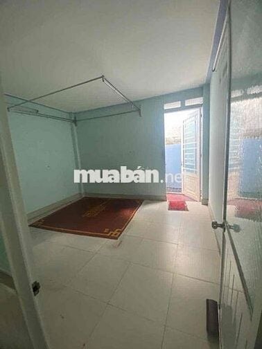 cho thuê nhà 2/ ngắn chợ nữ dân công vla lầu suốt sát chợ giá rẻ sạch
