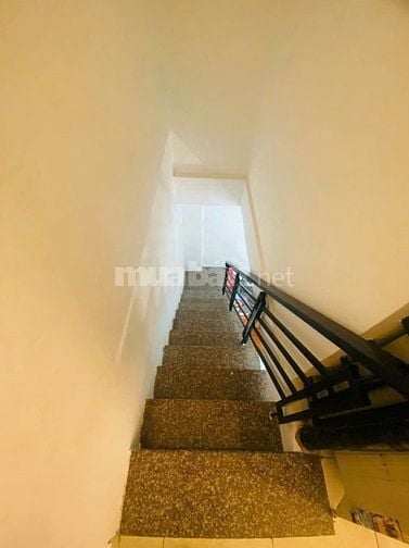 Bán nhà đúc 1 lầu Sh riêng ngay ngã tư ga giáp gò vấp