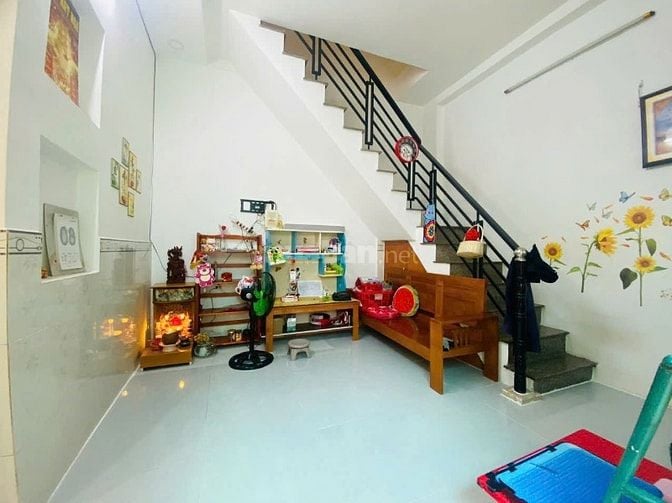 Bán nhà đúc 1 lầu Sh riêng ngay ngã tư ga giáp gò vấp