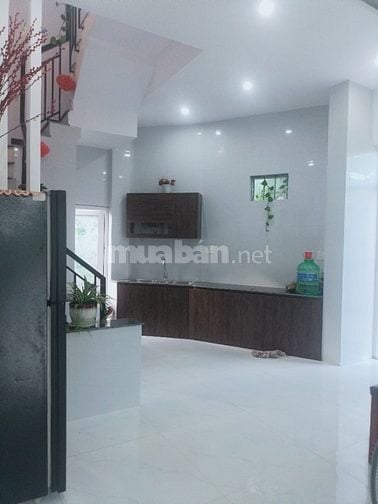 Nhà Mới Xây, Mặt Tiền 2,5 Tầng, Gần Chợ Hoà Thọ Tây
