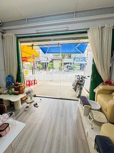 cần sang tiệm nail giá 65tr ( bao gồm cọc 1 tháng ) mb thông thoáng
