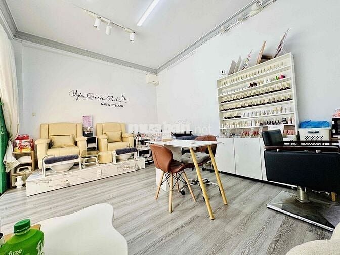 cần sang tiệm nail giá 65tr ( bao gồm cọc 1 tháng ) mb thông thoáng