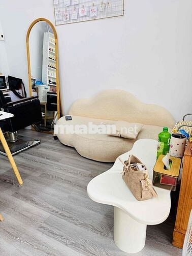cần sang tiệm nail giá 65tr ( bao gồm cọc 1 tháng ) mb thông thoáng