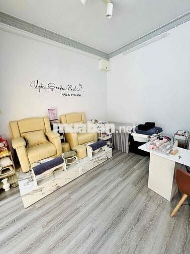 cần sang tiệm nail giá 65tr ( bao gồm cọc 1 tháng ) mb thông thoáng