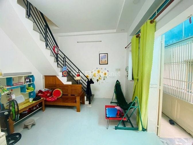Bán nhà đúc 1 lầu Sh riêng ngay ngã tư ga giáp gò vấp