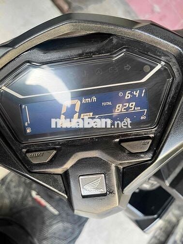 xe mới mua chính chủ đi được 800km không trầy xuoc