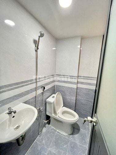 Bán nhà 2 lầu đường Ni Sư Huỳnh Liên, Phường 10, Quận Tân Bình, giá rẻ