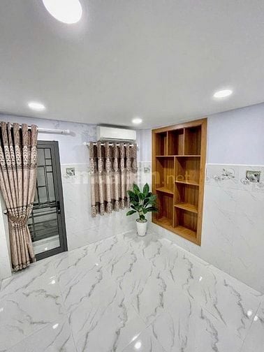 Bán nhà 2 lầu đường Ni Sư Huỳnh Liên, Phường 10, Quận Tân Bình, giá rẻ