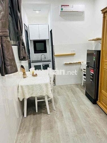 Studio đủ nội thất thang máy ngay gần cầu Kênh Tẻ