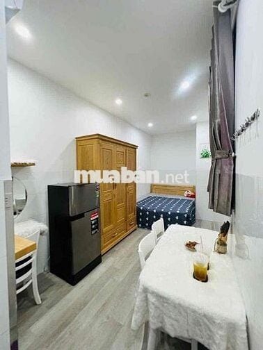 Studio đủ nội thất thang máy ngay gần cầu Kênh Tẻ