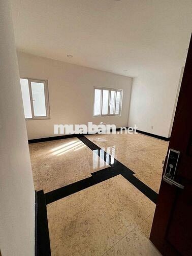 Mặt Tiền Tân Hải Hầm Xe Hơi Trệt 5 Lầu Nở Hậu Toà Nhà Văn Phòng