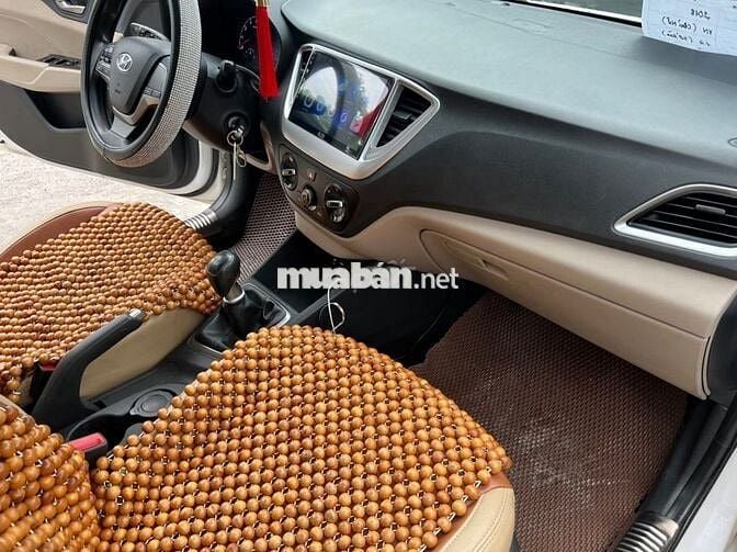 Hyundai Accent 2019 số sàn màu trắng rin
