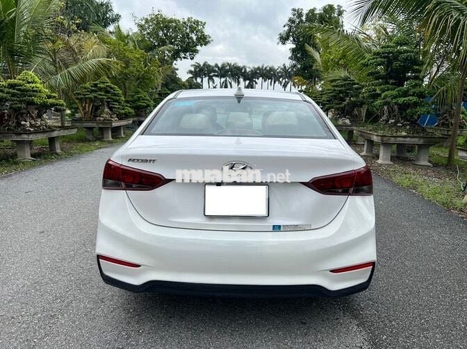 Hyundai Accent 2019 số sàn màu trắng rin