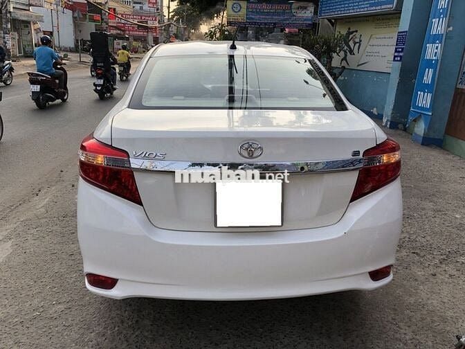 Toyota Vios 2017 số sàn màu trắng đẹp