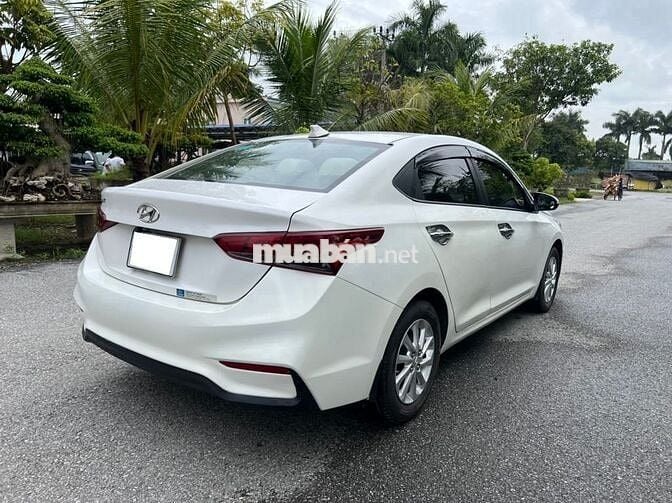 Hyundai Accent 2019 số sàn màu trắng rin