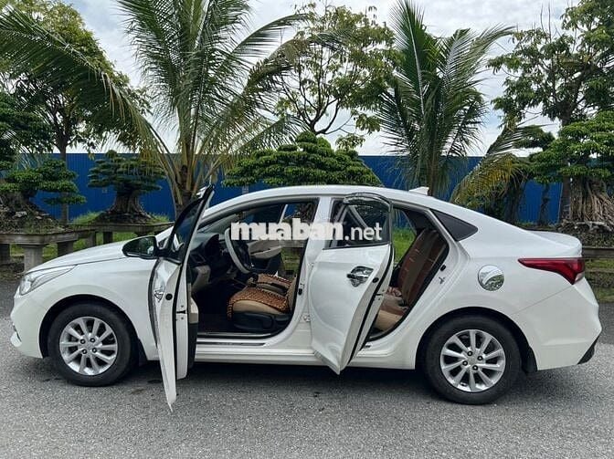 Hyundai Accent 2019 số sàn màu trắng rin