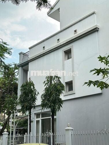 Biệt thự Phú Mỹ Hưng Q.7 cho thuê, 4 phòng, có sauna, sân ô tô_1.800$