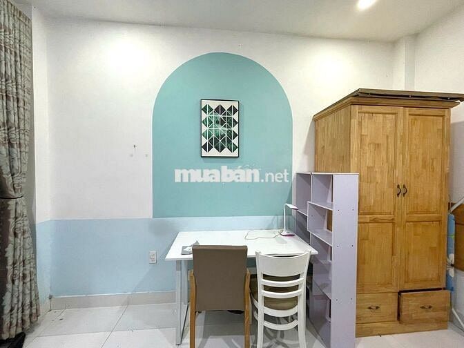 Nhiêu Tứ Phú Nhuận 30m2 FNT đẹp, có ban công. Giá 4,5 triệu/ tháng