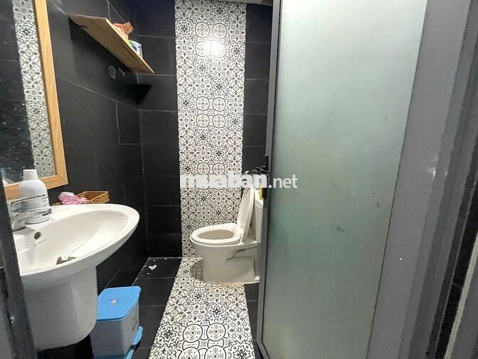 Nhiêu Tứ Phú Nhuận 30m2 FNT đẹp, có ban công. Giá 4,5 triệu/ tháng