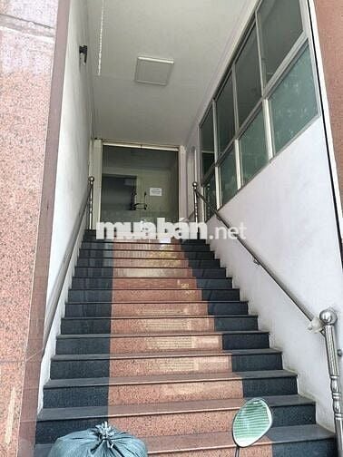 Nguyên căn 5 tầng mặt tiền đường, ngang hơn 6m, ngay đại học Y Dược