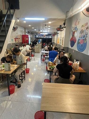 TUYỂN PHỤC VỤ/PHỤ BẾP QUÁN ĂN 